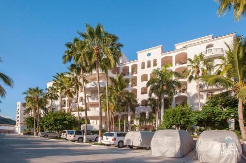 Private oceanview balcony & infinity pool onsite in Escenica Private oceanview balcony & infinity pool onsite in Escenica