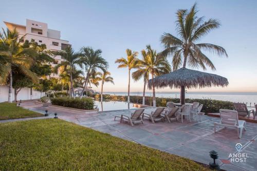 Private oceanview balcony & infinity pool onsite in Escenica Private oceanview balcony & infinity pool onsite in Escenica