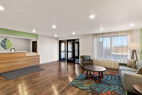 Lobby, WoodSpring Suites Fort Collins in Fort Collins (CO) Lobby, WoodSpring Suites Fort Collins in Fort Collins (CO)