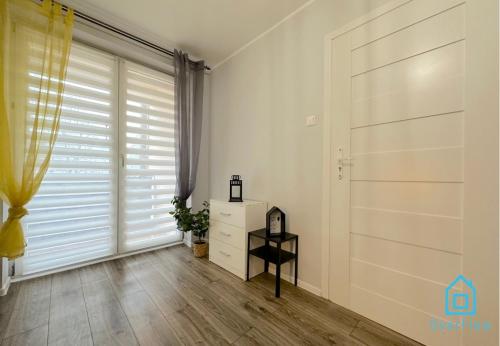 Spacious Room - Peaceful Retreat, 2 Minutes to Gdańsk Old Town (Spacious Room - Peaceful Retreat, 2 Minutes to Gdansk Old Town) in Nether city Spacious Room - Peaceful Retreat, 2 Minutes to Gdańsk Old Town (Spacious Room - Peaceful Retreat, 2 Minutes to Gdansk Old Town) in Nether city