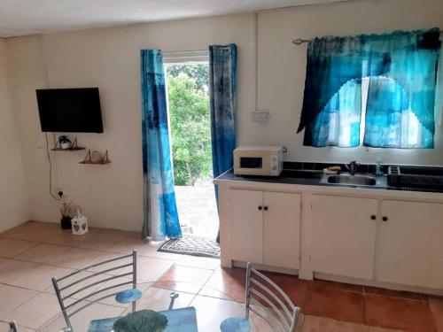 The Cupid Chalet in Arnos Vale The Cupid Chalet in Arnos Vale