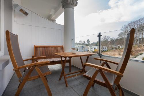 Balkon/Terrasse, Treibgut in Ostseebad Sellin Balkon/Terrasse, Treibgut in Ostseebad Sellin