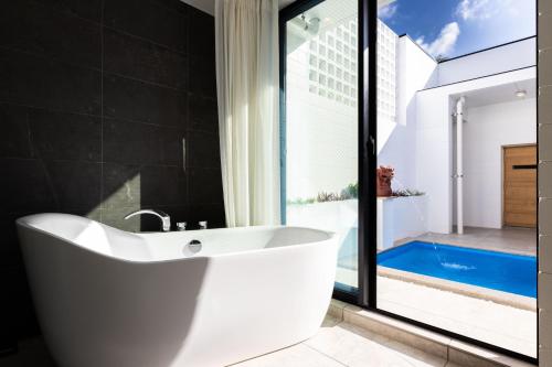 Facilities, CLASS THE FIRST in Aragusuku Beach Facilities, CLASS THE FIRST in Aragusuku Beach