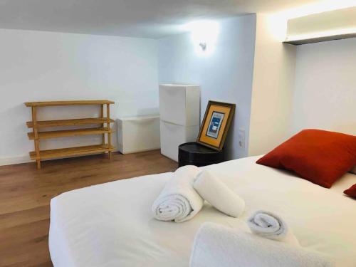 70m2 Loft with Patio only 20mn from Plaza Castilla C2