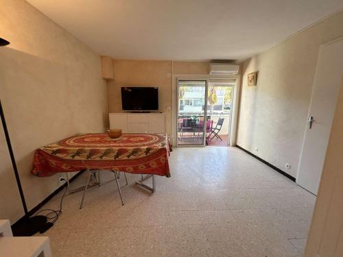 Appartement familial proche plage avec parking, climatisation et balcons - 6 couchages - FR-1-250-70 in Le Grau-du-Roi Appartement familial proche plage avec parking, climatisation et balcons - 6 couchages - FR-1-250-70 in Le Grau-du-Roi