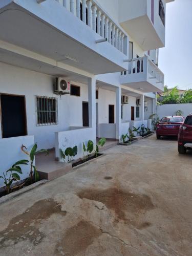 Vista exterior, Hotel Madou Grand Bassam in Grand-Bassam Vista exterior, Hotel Madou Grand Bassam in Grand-Bassam