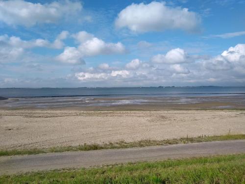 Holiday Home Dijkzicht by Interhome in Tholen Holiday Home Dijkzicht by Interhome in Tholen