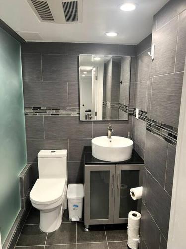 Modern & cozy basement apartment near JFK airport in 퀸즈 Modern & cozy basement apartment near JFK airport in 퀸즈