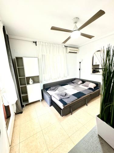 Apartment ZuMiFra with swimming pool, 300 m from the sea, with beautiful sandy beach La Mata