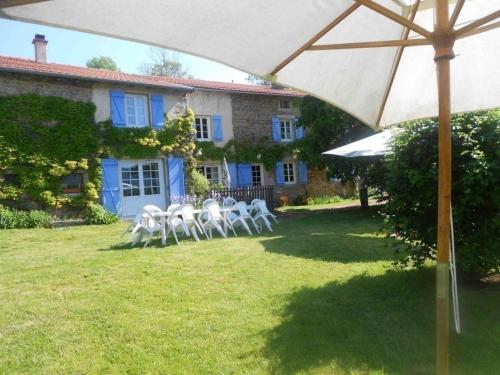 Grande maison avec jardin, cheminee et jeux d'enfants, ideale pour des vacances au calme - FR-1-496- in Charbonnieres-les-Bains Grande maison avec jardin, cheminee et jeux d'enfants, ideale pour des vacances au calme - FR-1-496- in Charbonnieres-les-Bains