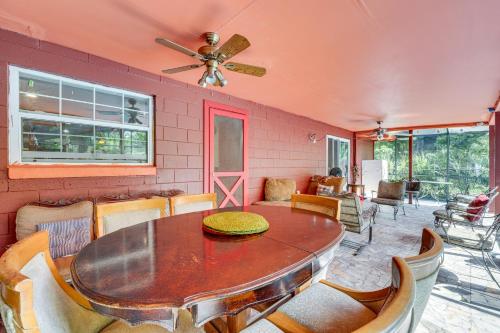 Oasis with Grill and Pool about 16 Mi to Orlando! in แอปอปก้า Oasis with Grill and Pool about 16 Mi to Orlando! in แอปอปก้า