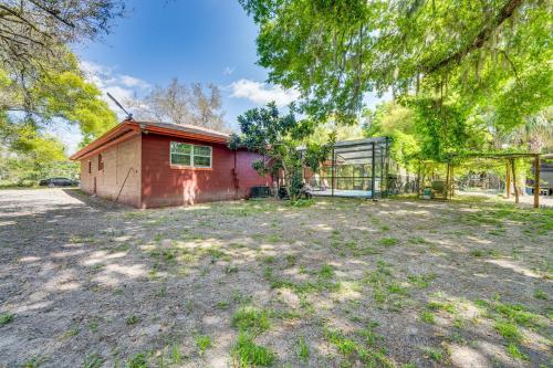 Oasis with Grill and Pool about 16 Mi to Orlando! in Apopka Oasis with Grill and Pool about 16 Mi to Orlando! in Apopka
