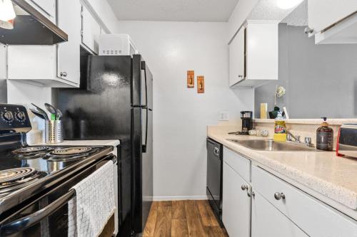 Urban One Bedroom Apartment with Wifi in Lake Highlands Urban One Bedroom Apartment with Wifi in Lake Highlands