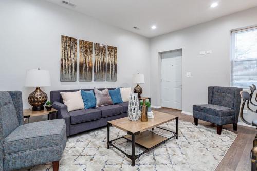 Suite 2 on Southport 4 Queen Beds