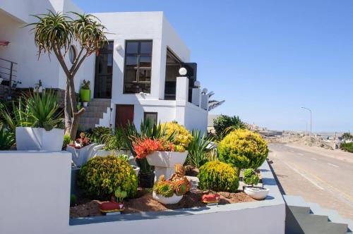 Vista exterior, Shark Island Guesthouse in Luderitz Vista exterior, Shark Island Guesthouse in Luderitz