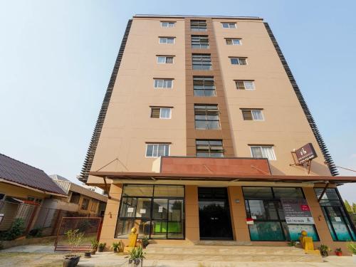 ทัศนียภาพภายนอกโรงแรม, รูมเควสต์ เอสพีเอส โฮเทล แอนด์ เรสซิเดนซ์ (RoomQuest SPS Hotel and Residence) in ปทุมธานี ทัศนียภาพภายนอกโรงแรม, รูมเควสต์ เอสพีเอส โฮเทล แอนด์ เรสซิเดนซ์ (RoomQuest SPS Hotel and Residence) in ปทุมธานี