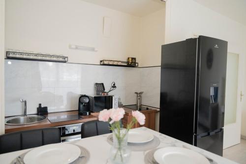 Cocina, L’Élégant - T2 - 10 min aéroport - Parking privé (L’Elegant - T2 - 10 min aeroport - Parking prive) in Lingolsheim Cocina, L’Élégant - T2 - 10 min aéroport - Parking privé (L’Elegant - T2 - 10 min aeroport - Parking prive) in Lingolsheim