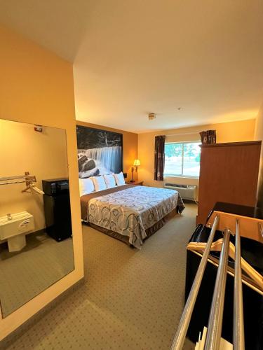 Super 8 By Wyndham Topeka At Forbes Landing in โทเพกา (KS) Super 8 By Wyndham Topeka At Forbes Landing in โทเพกา (KS)