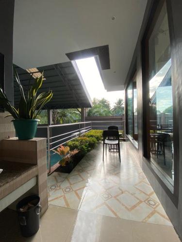 المرافق, Eight Breeze in باكلايون المرافق, Eight Breeze in باكلايون