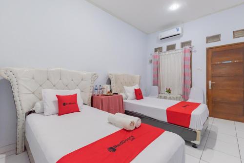 RedDoorz Syariah near Alun Alun Sumedang in 雙木丹 RedDoorz Syariah near Alun Alun Sumedang in 雙木丹
