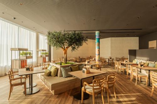 Restaurant, IntercityHotel Lübeck in Lubeck Restaurant, IntercityHotel Lübeck in Lubeck