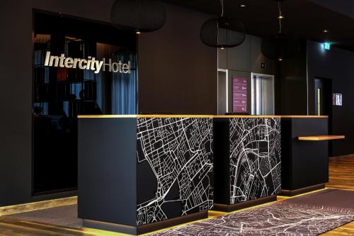 Лоби, IntercityHotel Lübeck in Любек Лоби, IntercityHotel Lübeck in Любек