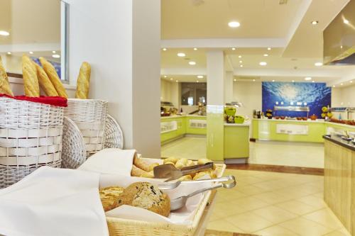 This photo about Universal Hotel Marques shared on HyHotel.com