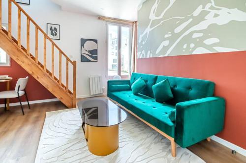 Guestroom, Appartement colore a 5 minutes de Paris in Bagnolet Guestroom, Appartement colore a 5 minutes de Paris in Bagnolet