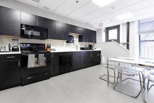 Temple Place Suites 2+3 in مركز مدينة بوسطن Temple Place Suites 2+3 in مركز مدينة بوسطن