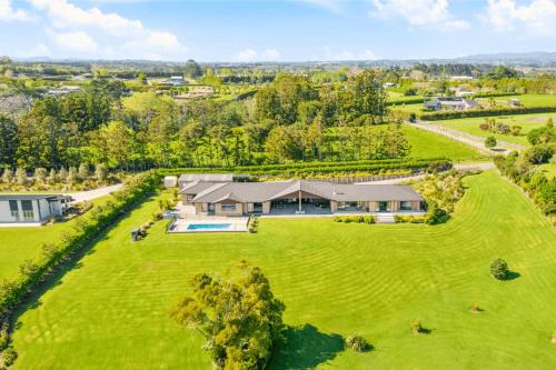Luxury Modern 3-BDR Oasis in คูเมอ Luxury Modern 3-BDR Oasis in คูเมอ