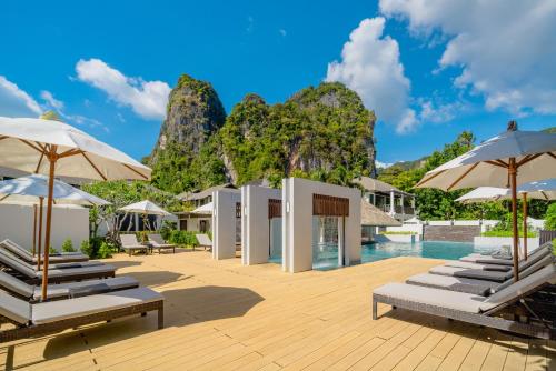Swimming pool, Bhu Nga Thani Resort & Villas Railay near Diamond Cave (Tham Phra Nang Nai) Swimming pool, Bhu Nga Thani Resort & Villas Railay near Diamond Cave (Tham Phra Nang Nai)