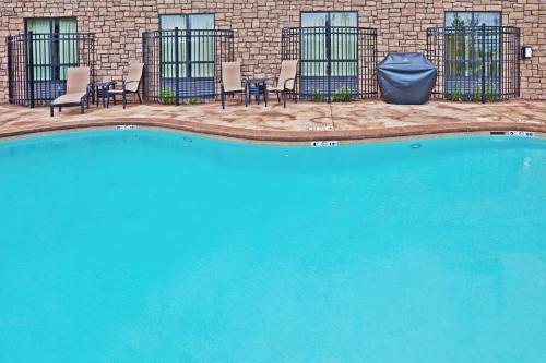 Kolam renang, Holiday Inn & Suites Stillwater-University West in Stillwater (OK) Kolam renang, Holiday Inn & Suites Stillwater-University West in Stillwater (OK)