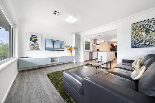 4-Bed Family Home with Spacious Backyard and BBQ in كورتين 4-Bed Family Home with Spacious Backyard and BBQ in كورتين