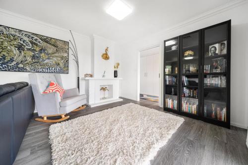 4-Bed Family Home with Spacious Backyard and BBQ in كورتين 4-Bed Family Home with Spacious Backyard and BBQ in كورتين