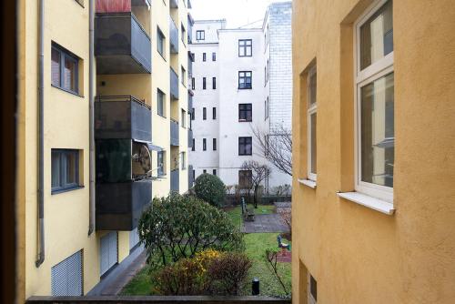 Neu, renoviert und ruhig, 20 Minuten ins Zentrum