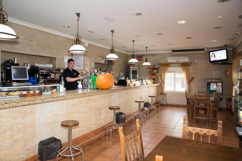 Pub/salon, Hostal Restaurante El Rincon - Casa Marcos in Aranjuez Pub/salon, Hostal Restaurante El Rincon - Casa Marcos in Aranjuez
