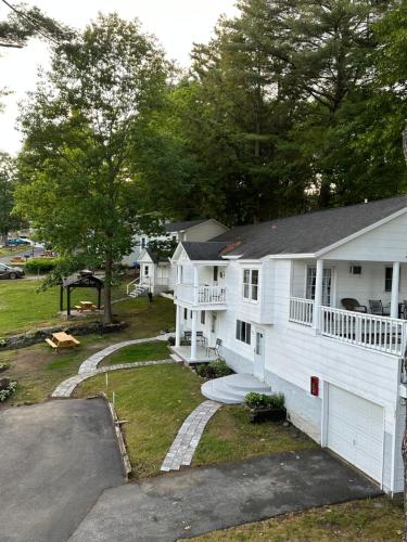 The Villas on Lake George in Diamond Point (NY) The Villas on Lake George in Diamond Point (NY)