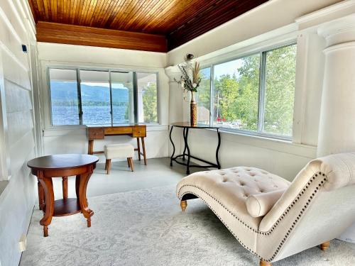The Villas on Lake George in Diamond Point (NY) The Villas on Lake George in Diamond Point (NY)