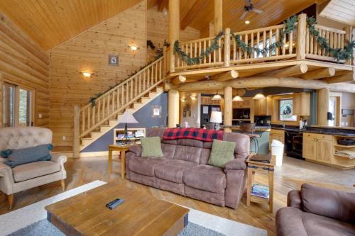 Rustic Cabin with Hot Tub and Deck in Breckenridge in Блу ривър Rustic Cabin with Hot Tub and Deck in Breckenridge in Блу ривър