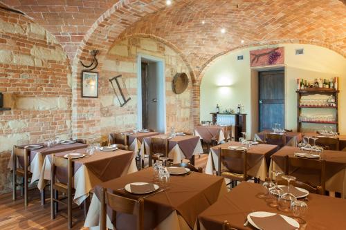 Ресторан, Agriturismo Le Tre Rose - Cantina Zanello in Росіньяно Монферрато Ресторан, Agriturismo Le Tre Rose - Cantina Zanello in Росіньяно Монферрато