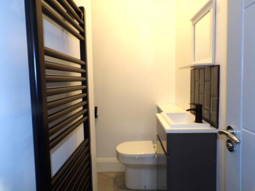 卫浴间, Hazelhurst House - 4 bedrooms 2 bathrooms in 乔伊纳广场 卫浴间, Hazelhurst House - 4 bedrooms 2 bathrooms in 乔伊纳广场