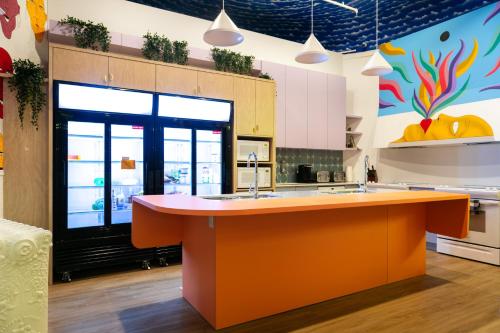 Konyha, Auberge Jeunesse QBEDS Hostel near FortificationsQuebec Nemzeti Történelmi Park Konyha, Auberge Jeunesse QBEDS Hostel near FortificationsQuebec Nemzeti Történelmi Park