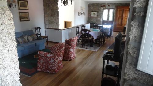 ห้องส่วนกลางสำหรับนั่งเล่น/ดูทีวี, Casas do Eido e Casa da Viuva in โมลาเรส ห้องส่วนกลางสำหรับนั่งเล่น/ดูทีวี, Casas do Eido e Casa da Viuva in โมลาเรส