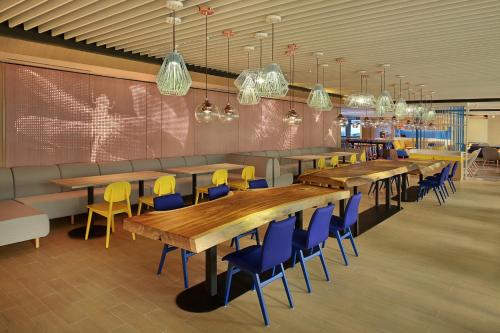 Restaurant, Holiday Inn Express Kuala Lumpur City Centre By IHG in Kuala Lumpur City Centre Restaurant, Holiday Inn Express Kuala Lumpur City Centre By IHG in Kuala Lumpur City Centre