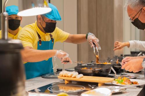 Restaurant, Bayfront Hotel Cebu - North Reclamation in Cebu City Restaurant, Bayfront Hotel Cebu - North Reclamation in Cebu City