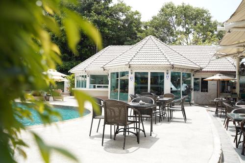 Restaurant, Pattaya Discovery Beach Hotel near Teddy Bear Museum Restaurant, Pattaya Discovery Beach Hotel near Teddy Bear Museum