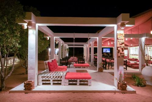 مطعم, مخيم سما الوصل الصحراوي (Sama al Wasil Desert Camp ) in الرمال الشرقية (وهيبة) مطعم, مخيم سما الوصل الصحراوي (Sama al Wasil Desert Camp ) in الرمال الشرقية (وهيبة)