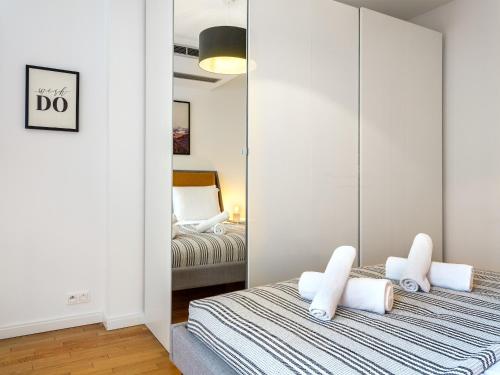 Modern Central Apartment w. parking by Tyzenhauz