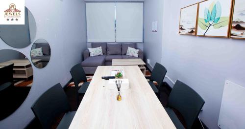 Shared lounge/TV area, JFT Jewels Self catering Apartments in Southernwood Shared lounge/TV area, JFT Jewels Self catering Apartments in Southernwood