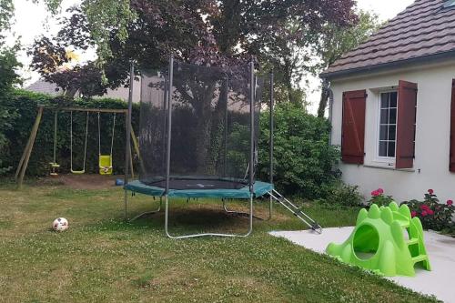 F3 avec salle de jeux, terrasse et grand jardin in Villevaude (Ile-de-France) F3 avec salle de jeux, terrasse et grand jardin in Villevaude (Ile-de-France)
